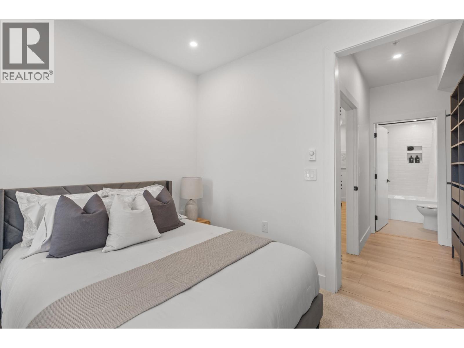 2632 WARD STREET, Vancouver