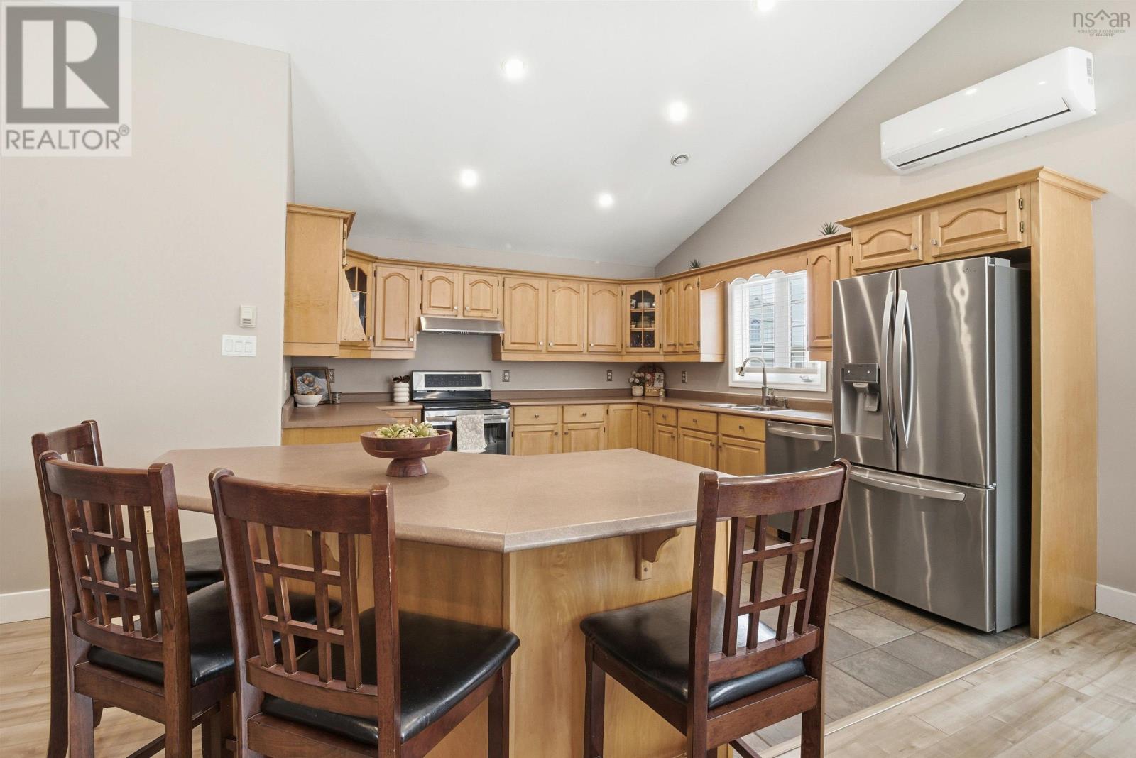 Property 11 of 43 of 71 Longard Drive