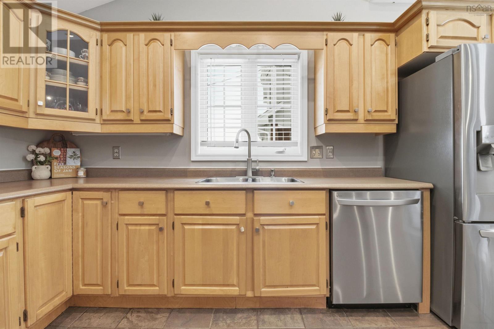 Property 13 of 43 of 71 Longard Drive