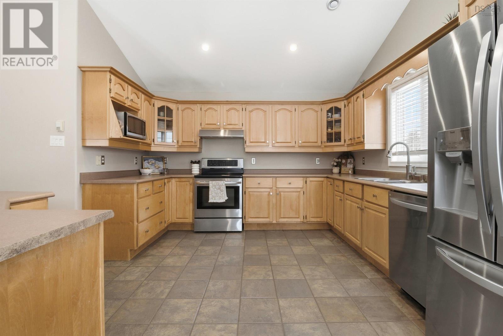 Property 12 of 43 of 71 Longard Drive