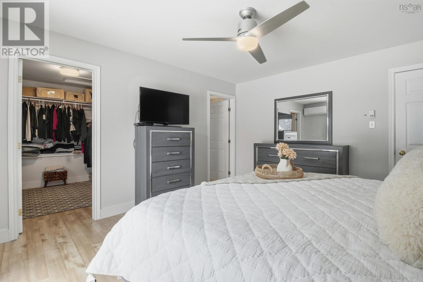 Property 23 of 43 of 71 Longard Drive