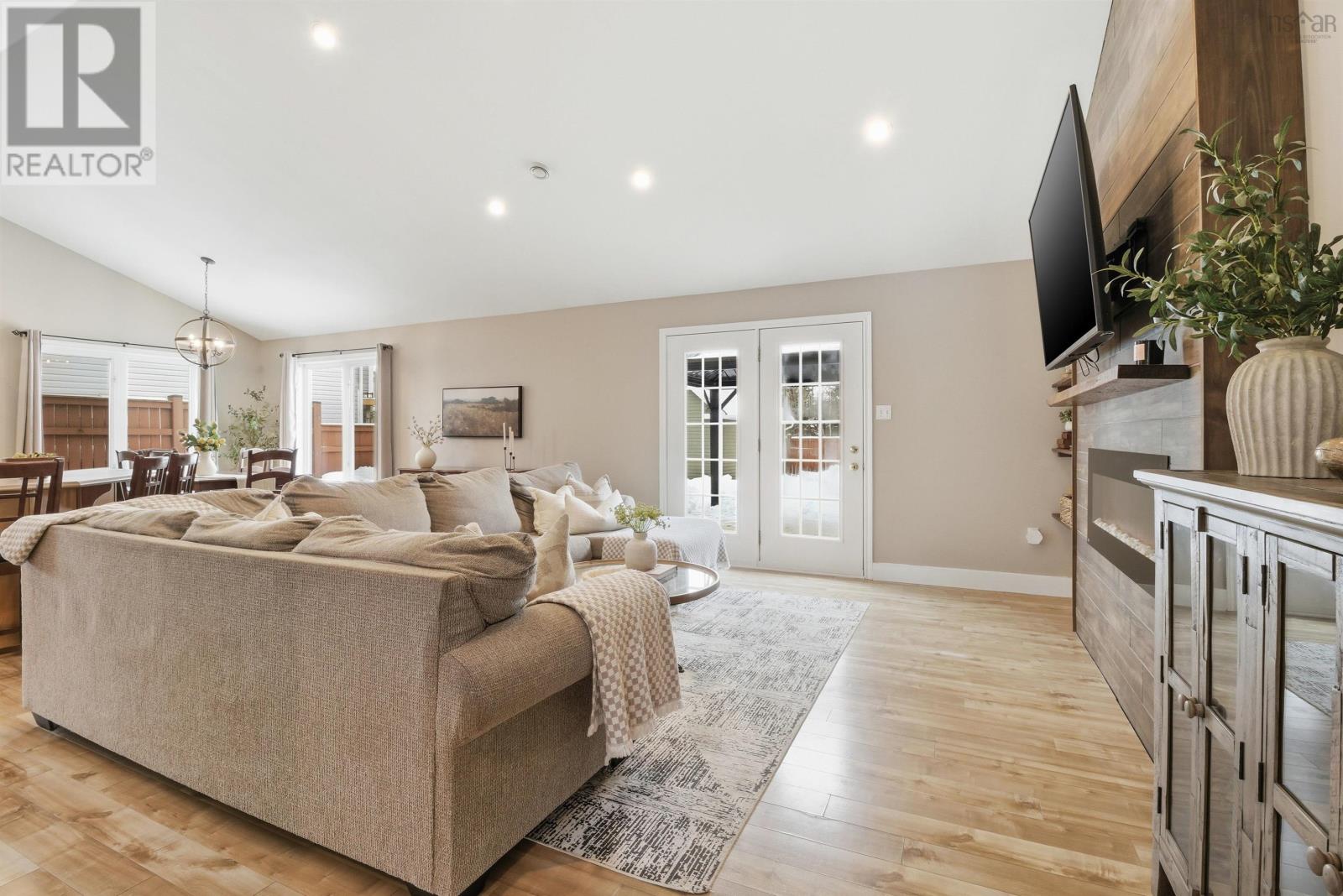 Property 7 of 43 of 71 Longard Drive