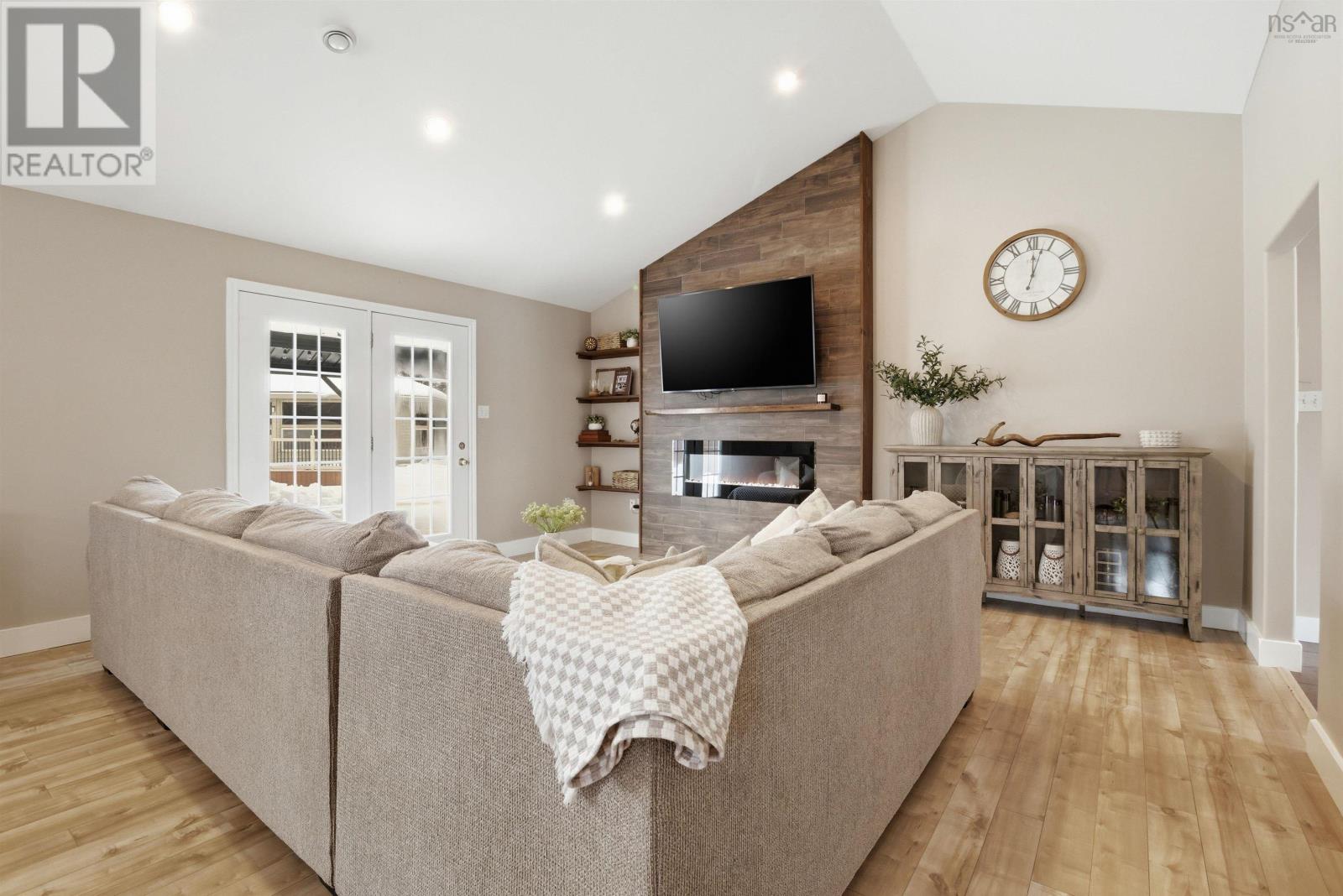 Property 6 of 43 of 71 Longard Drive