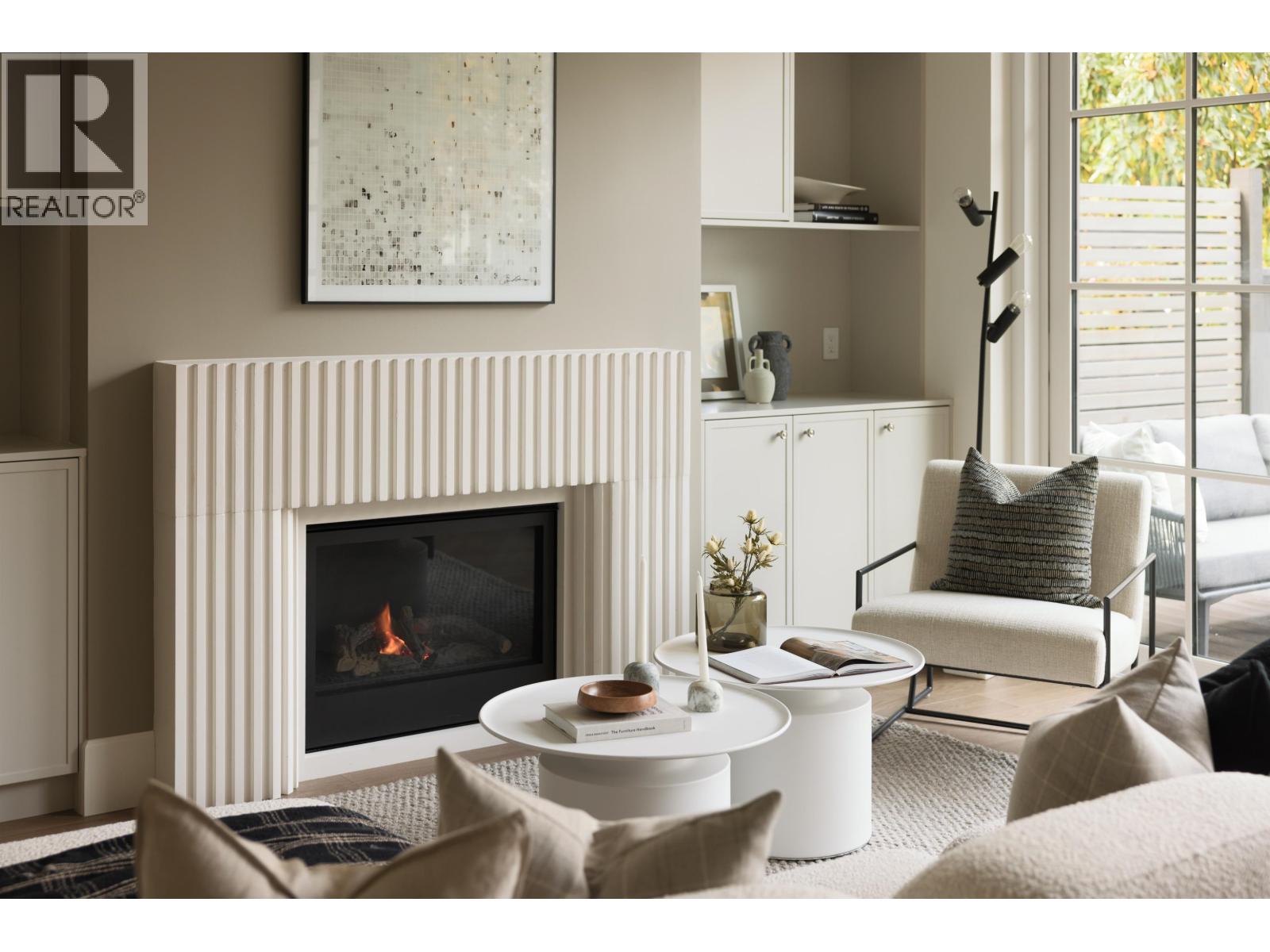 2 15 W 20TH AVENUE, Vancouver