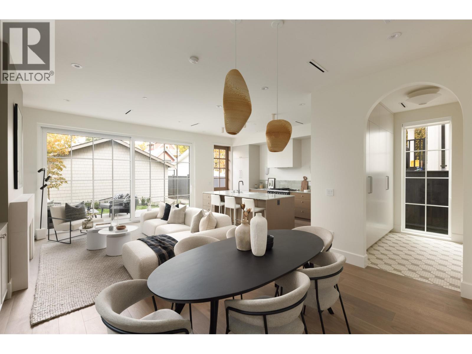 2 15 W 20TH AVENUE, Vancouver