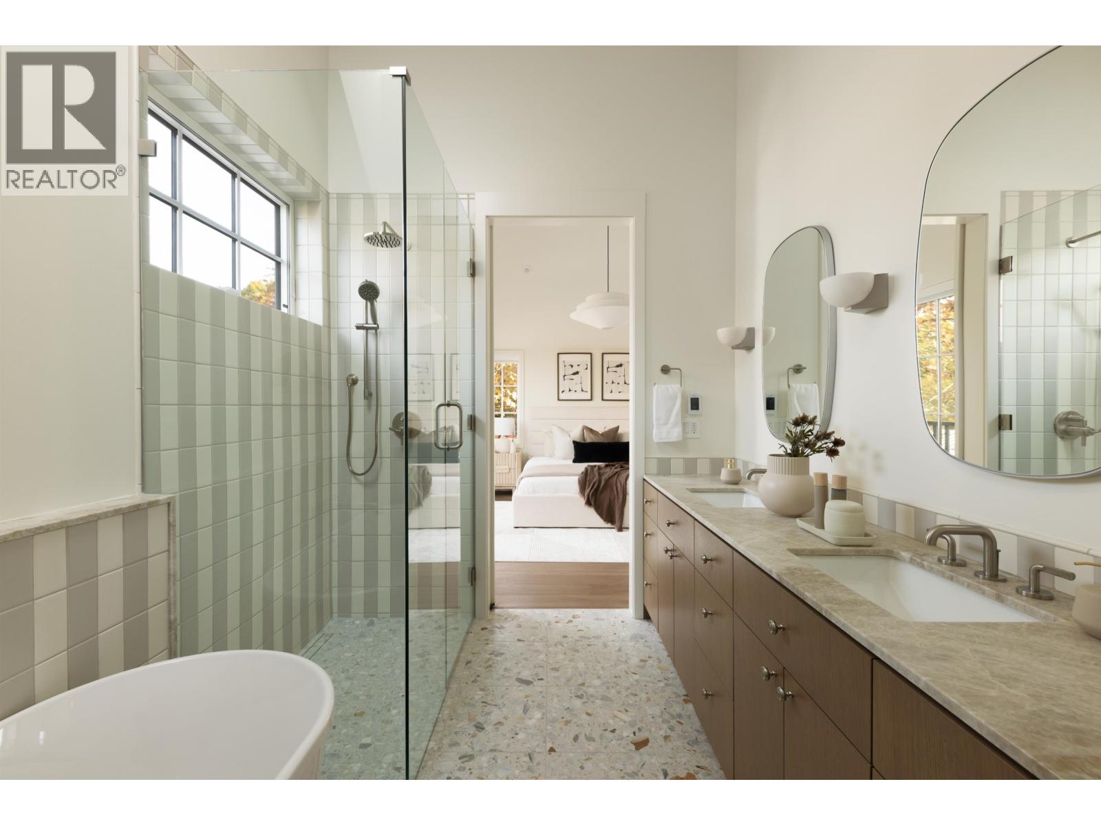 2 15 W 20TH AVENUE, Vancouver