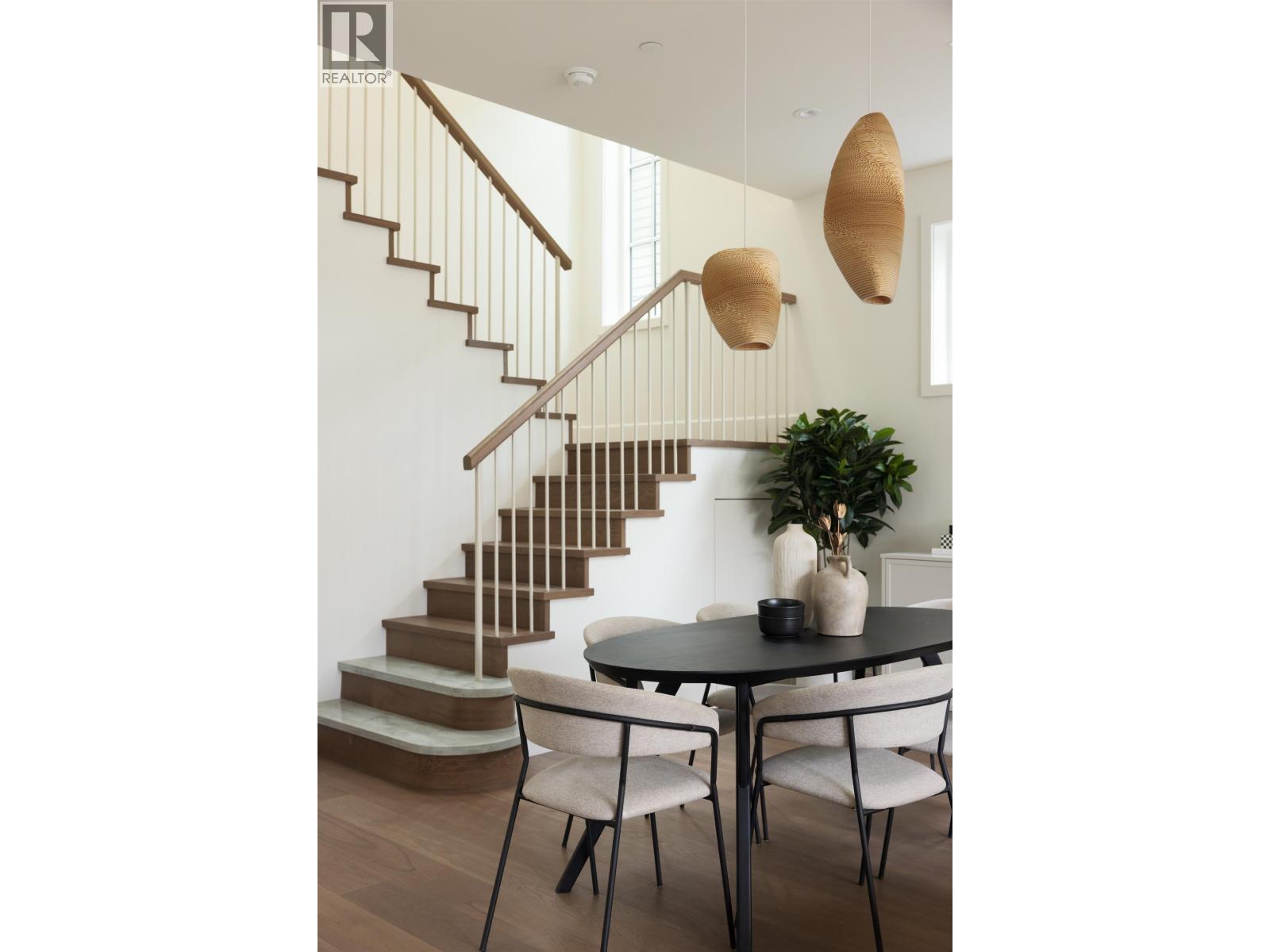 2 15 W 20TH AVENUE, Vancouver