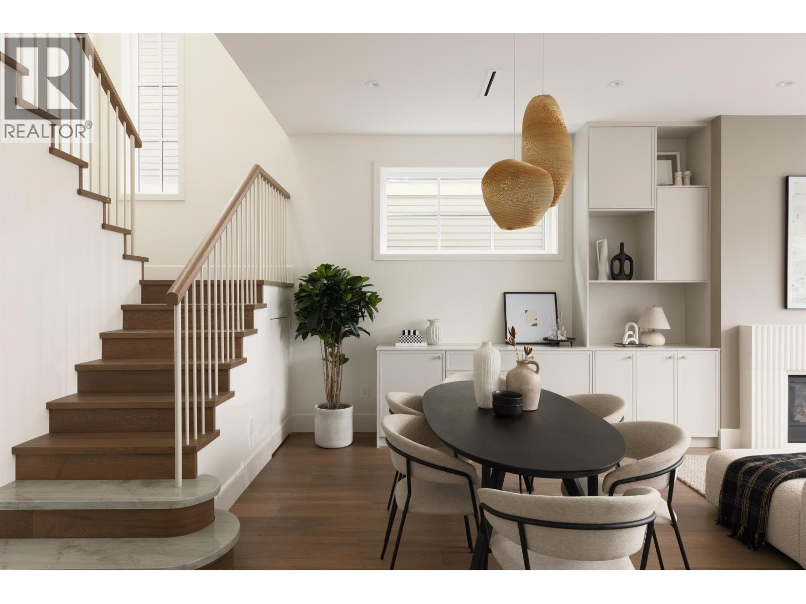 2 15 W 20TH AVENUE, Vancouver