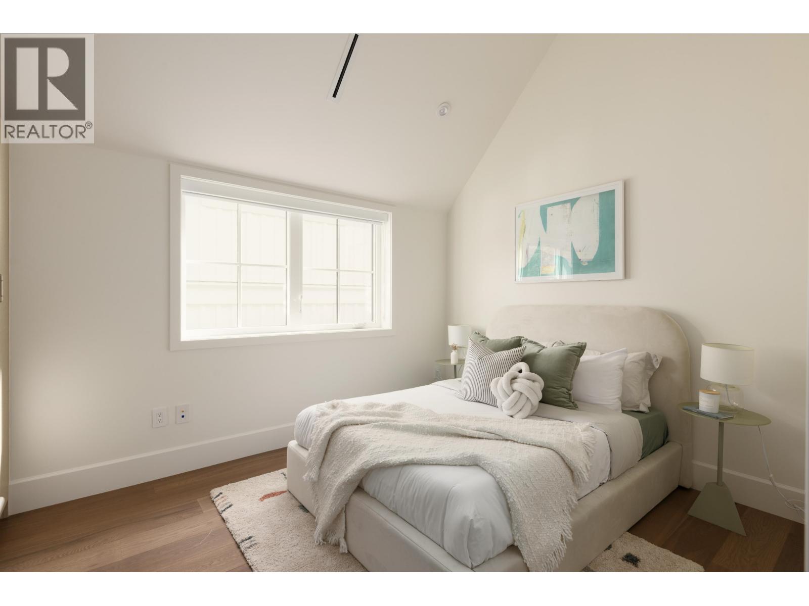 2 15 W 20TH AVENUE, Vancouver