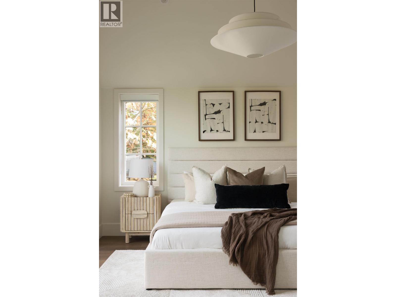 2 15 W 20TH AVENUE, Vancouver