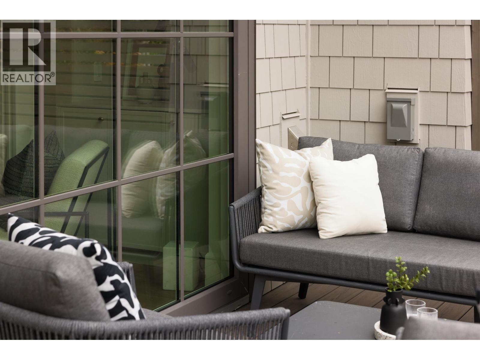 2 15 W 20TH AVENUE, Vancouver