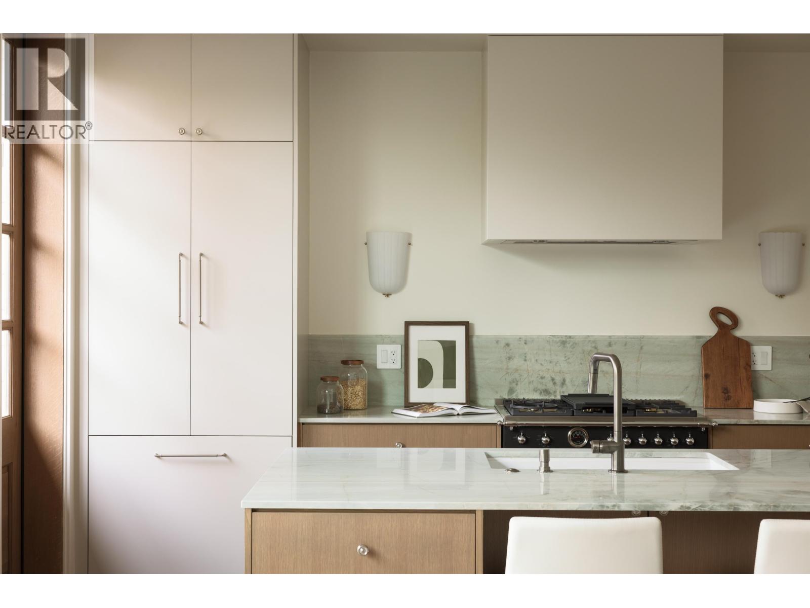 2 15 W 20TH AVENUE, Vancouver