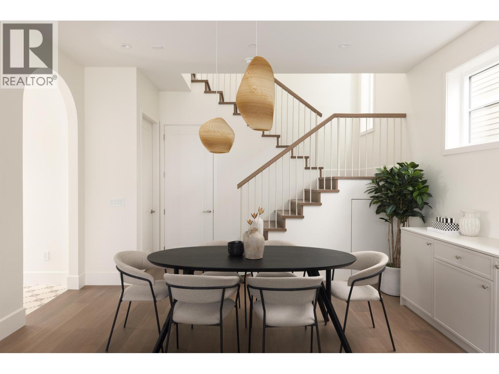 2 15 W 20TH AVENUE, Vancouver