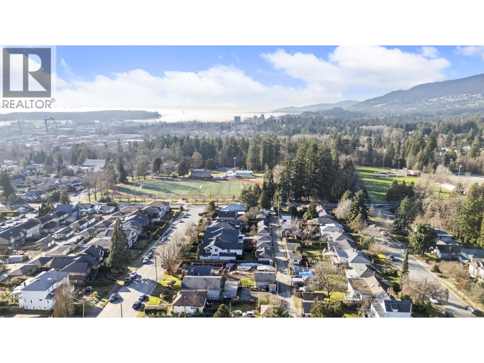 253 W 18TH STREET, North Vancouver