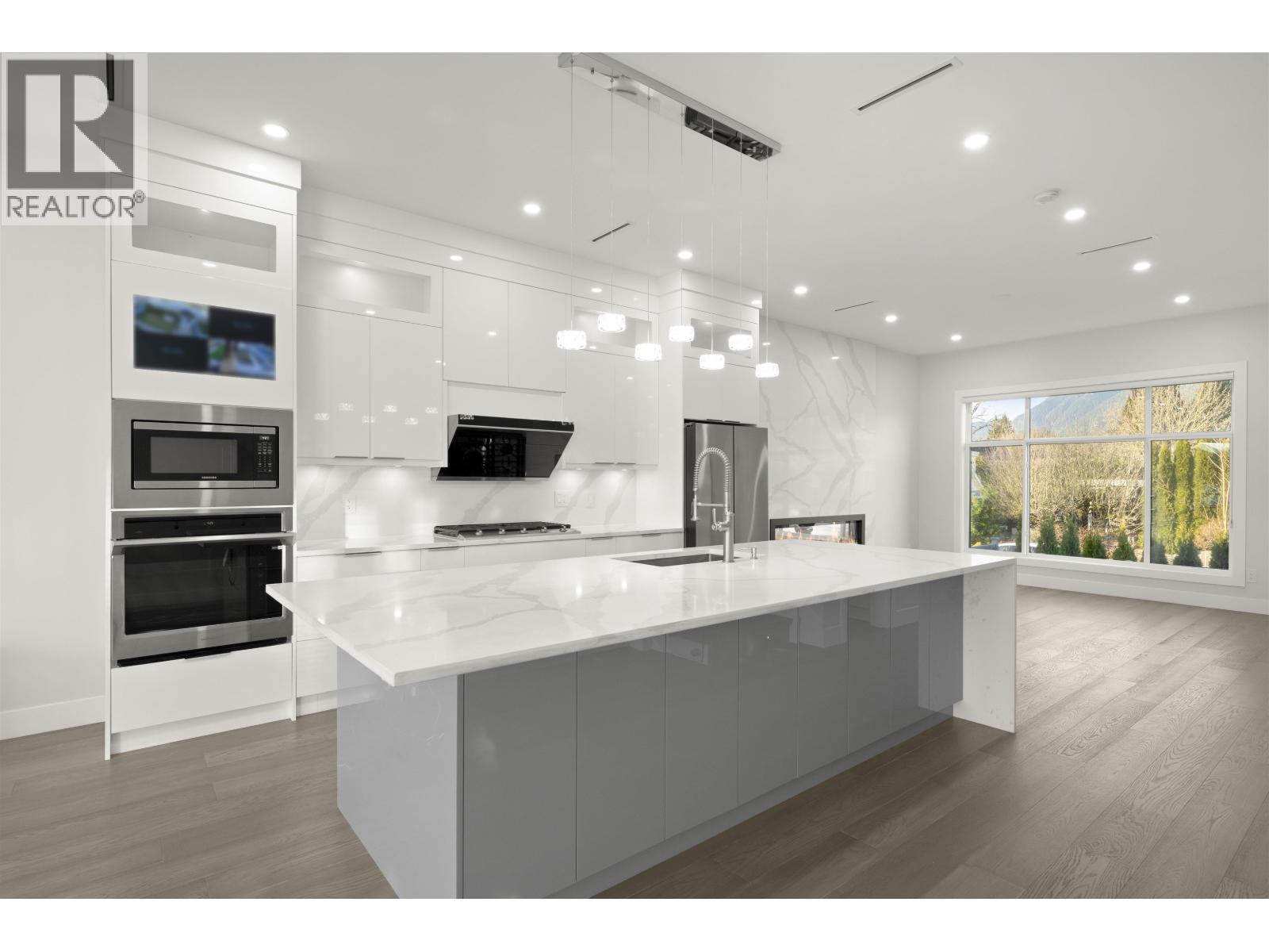 253 W 18TH STREET, North Vancouver