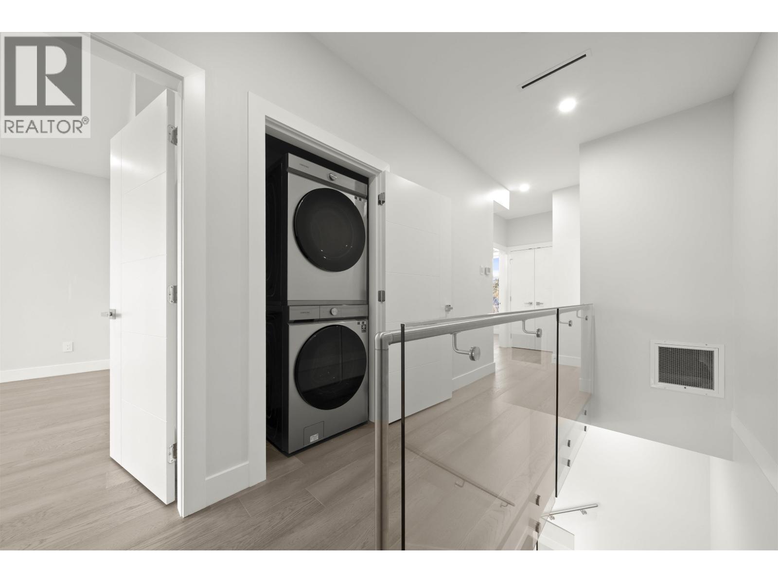 253 W 18TH STREET, North Vancouver