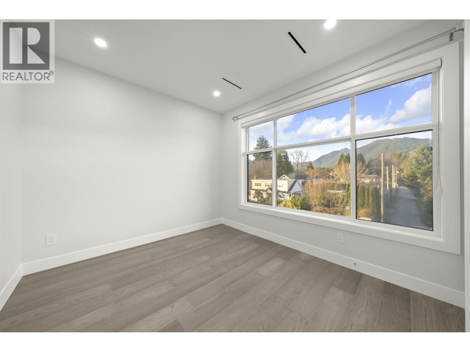 253 W 18TH STREET, North Vancouver