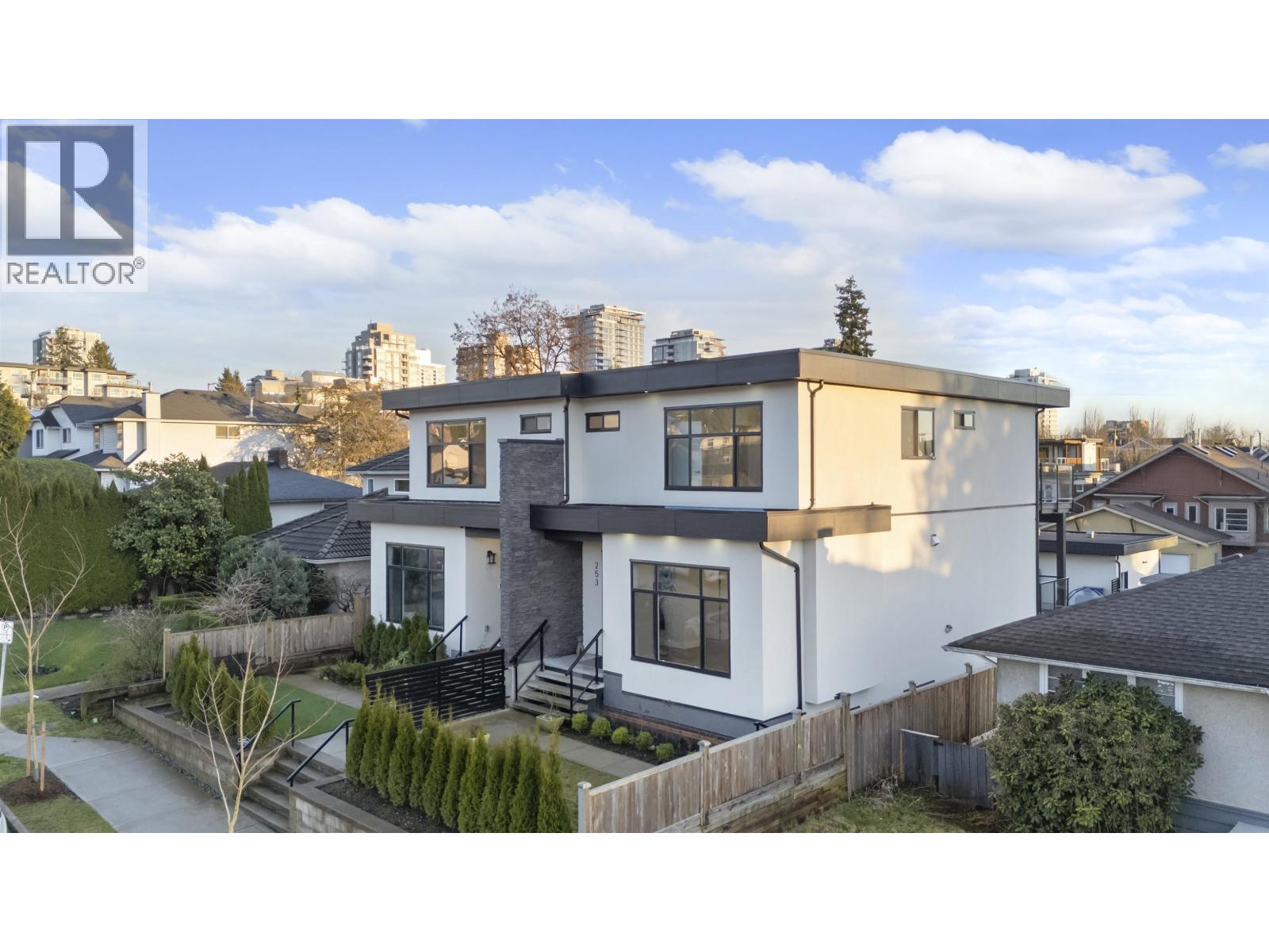 253 W 18TH STREET, North Vancouver