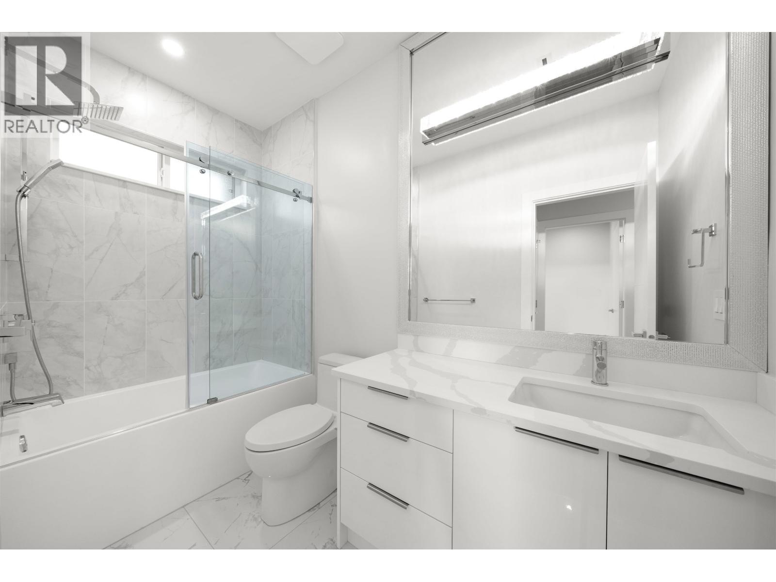 253 W 18TH STREET, North Vancouver