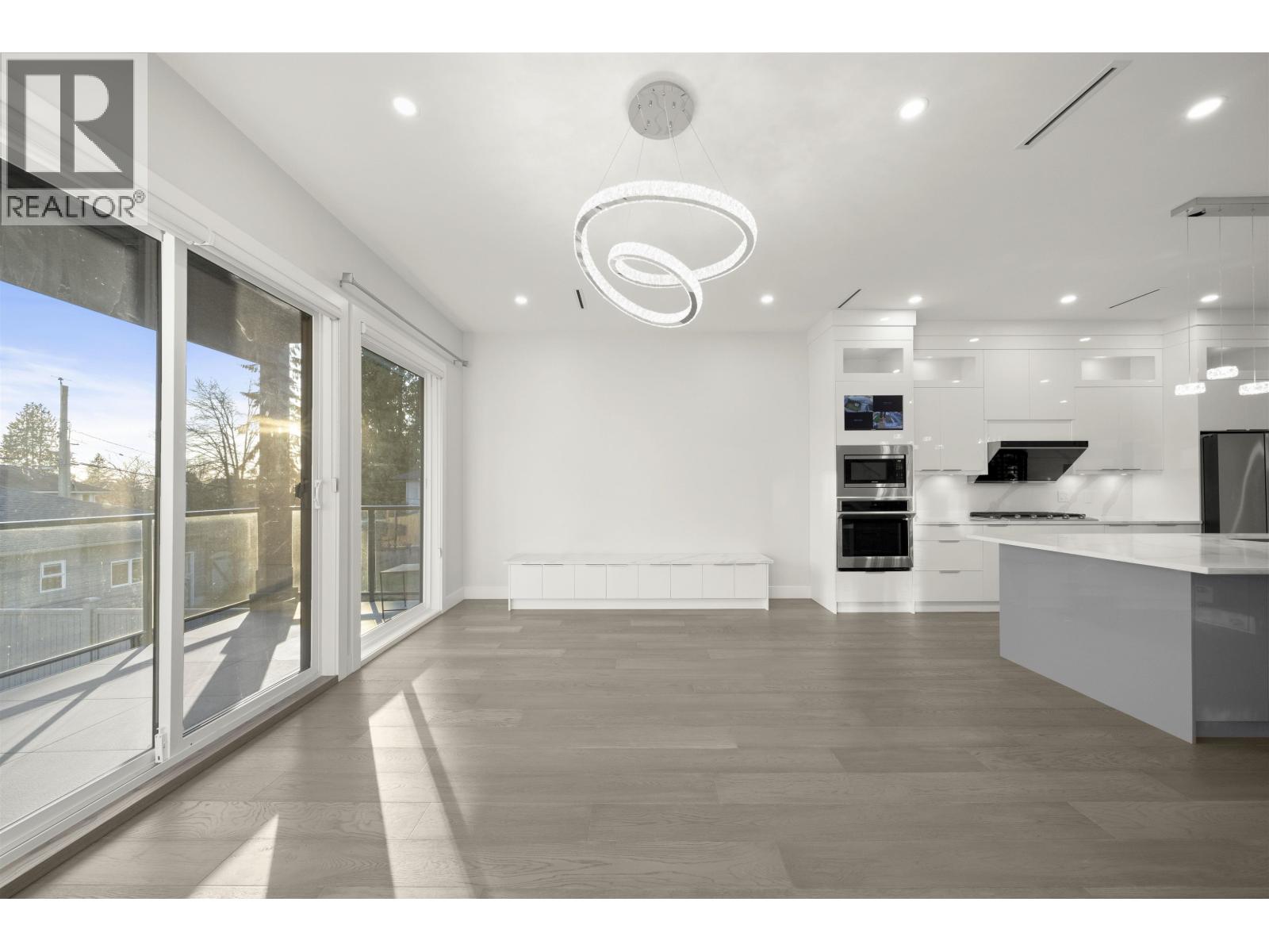 253 W 18TH STREET, North Vancouver