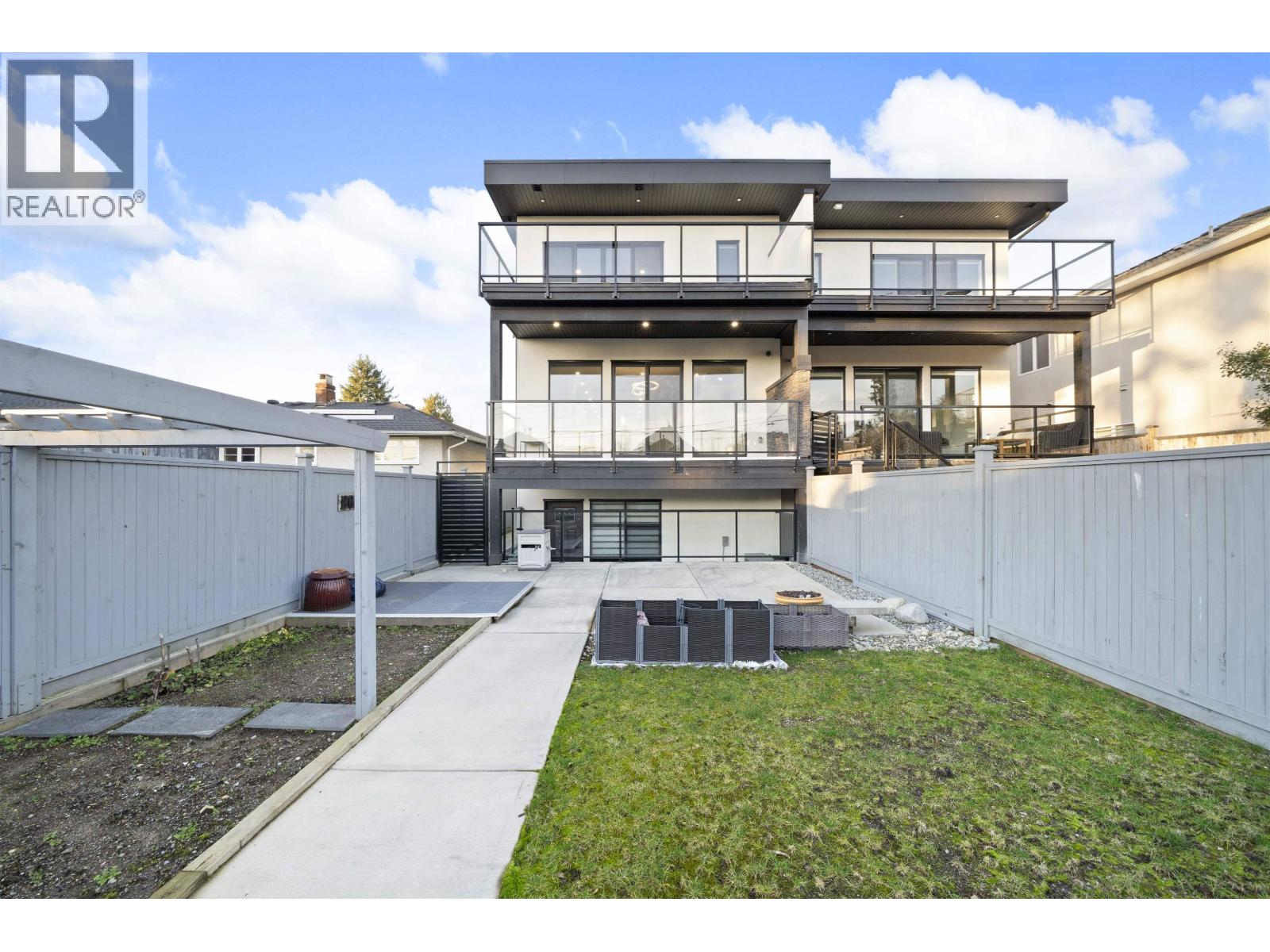 253 W 18TH STREET, North Vancouver