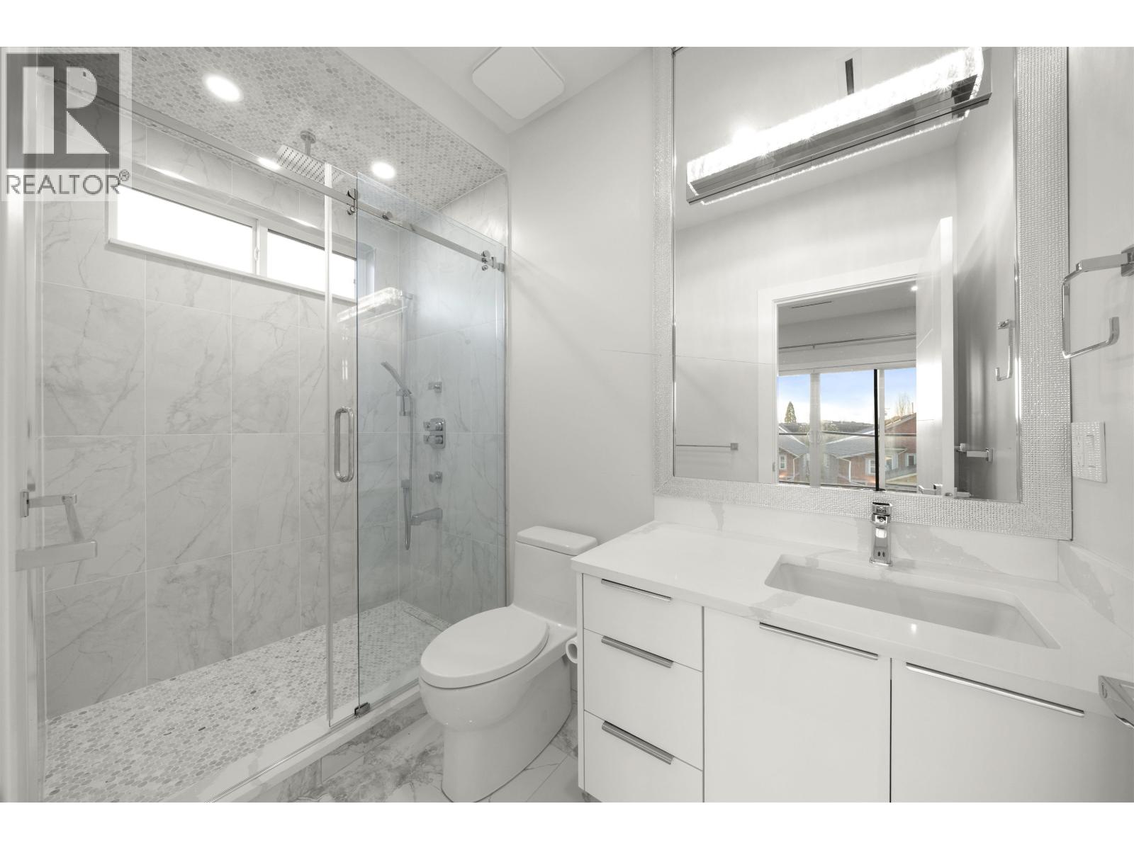 253 W 18TH STREET, North Vancouver