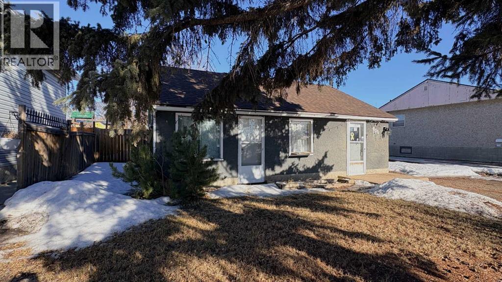 622 5 Avenue - Photo 2 of 19, Wainwright, Alberta