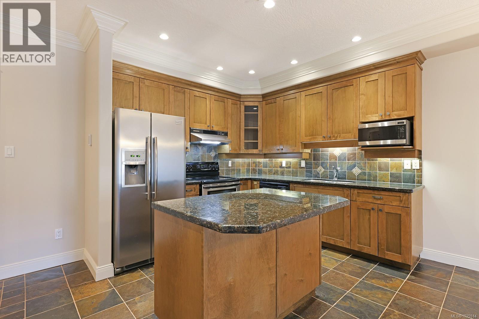 117 3666 Royal Vista Way, Courtenay