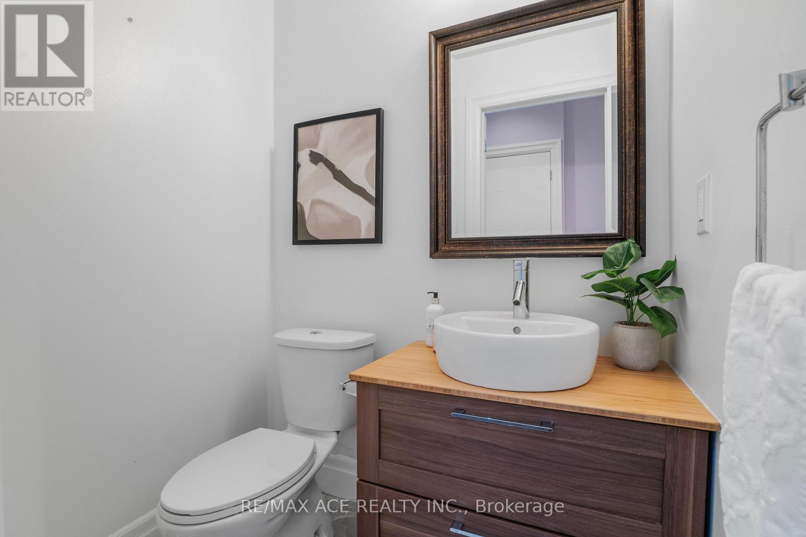 Single Family House for Sale in  AUGUST AVENUE Toronto (Oakridge) 