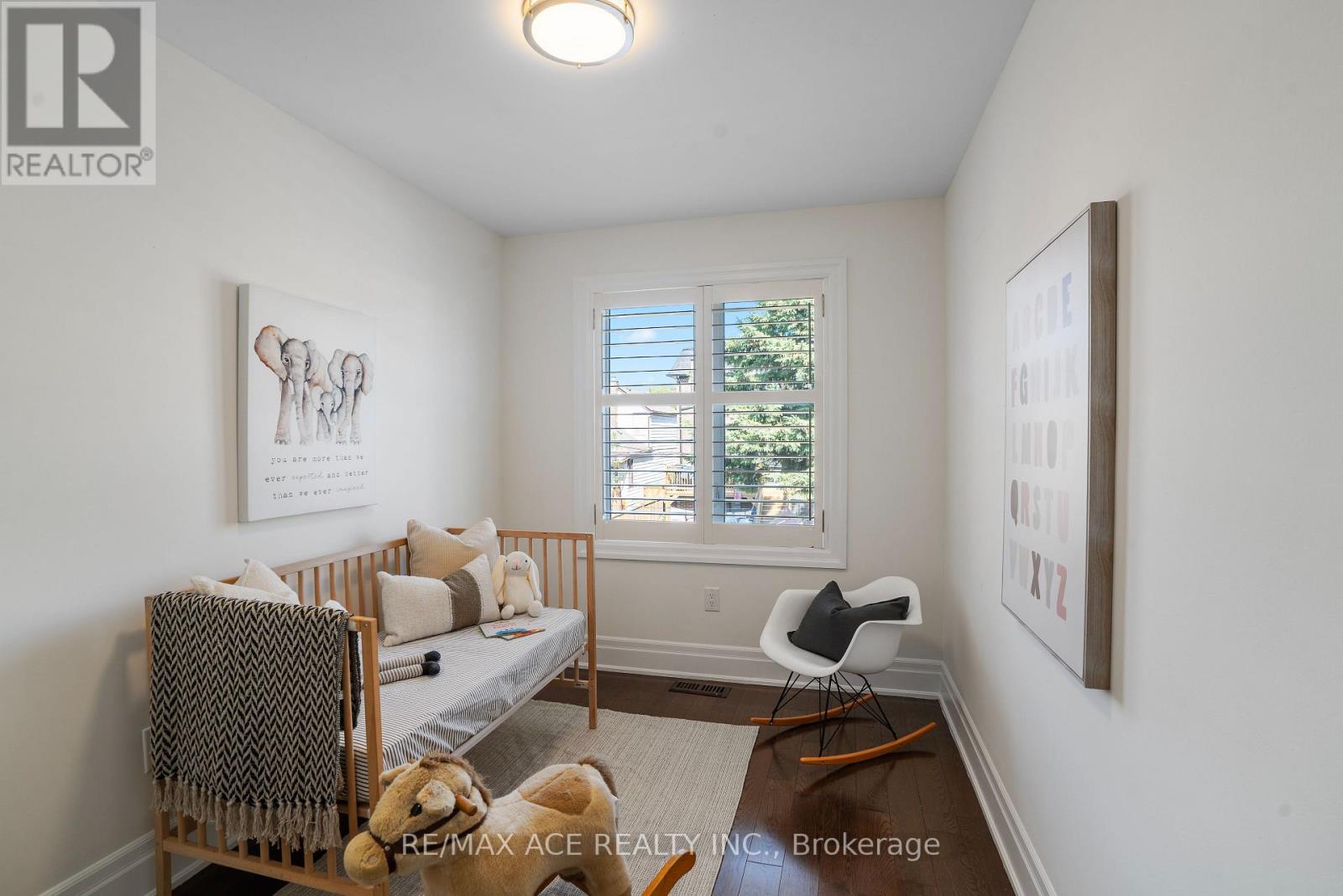 Single Family House for Sale in  AUGUST AVENUE Toronto (Oakridge) 