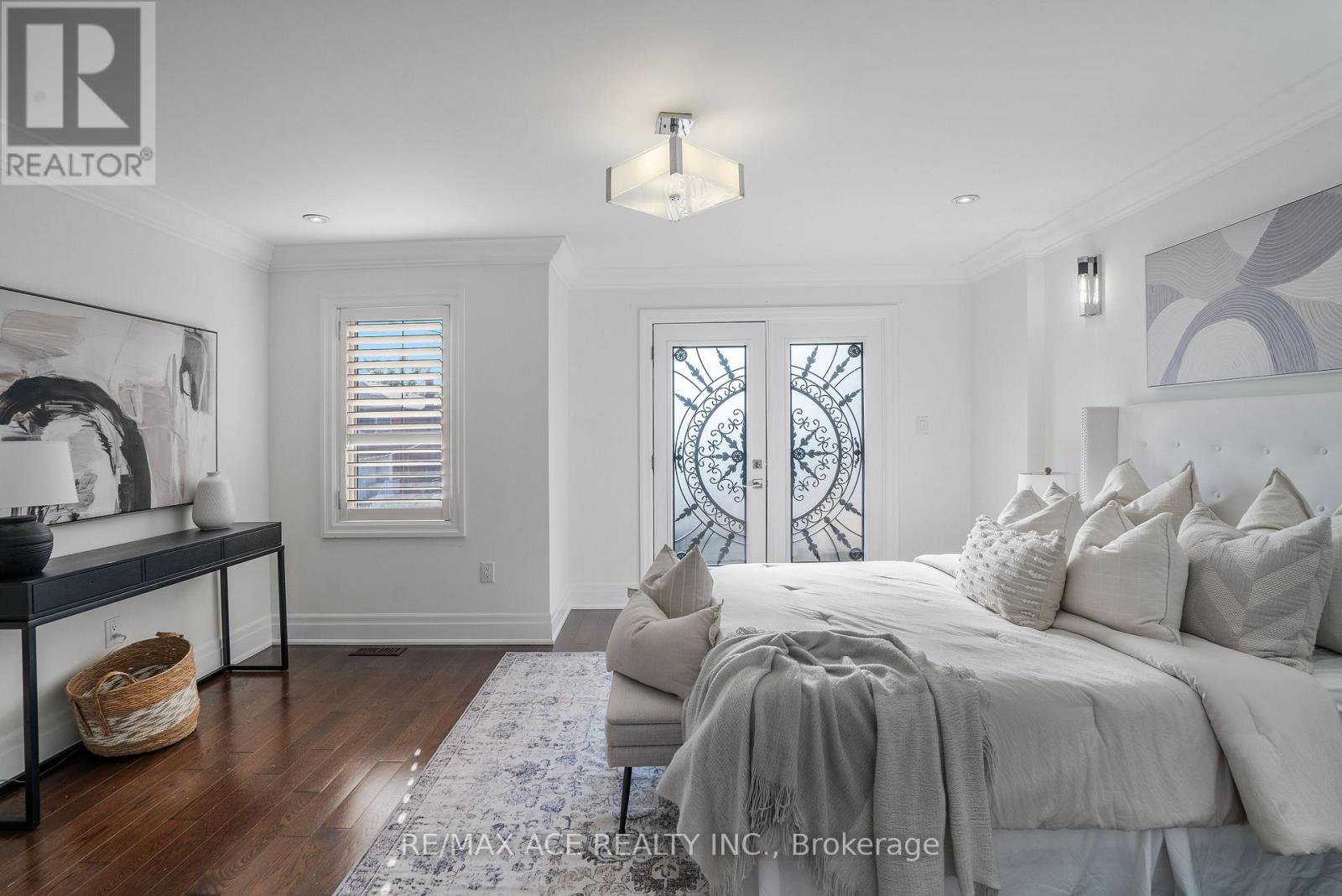 Single Family House for Sale in  AUGUST AVENUE Toronto (Oakridge) 