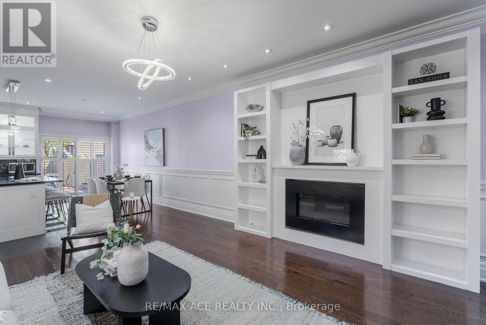 Single Family House for Sale in  AUGUST AVENUE Toronto (Oakridge) 