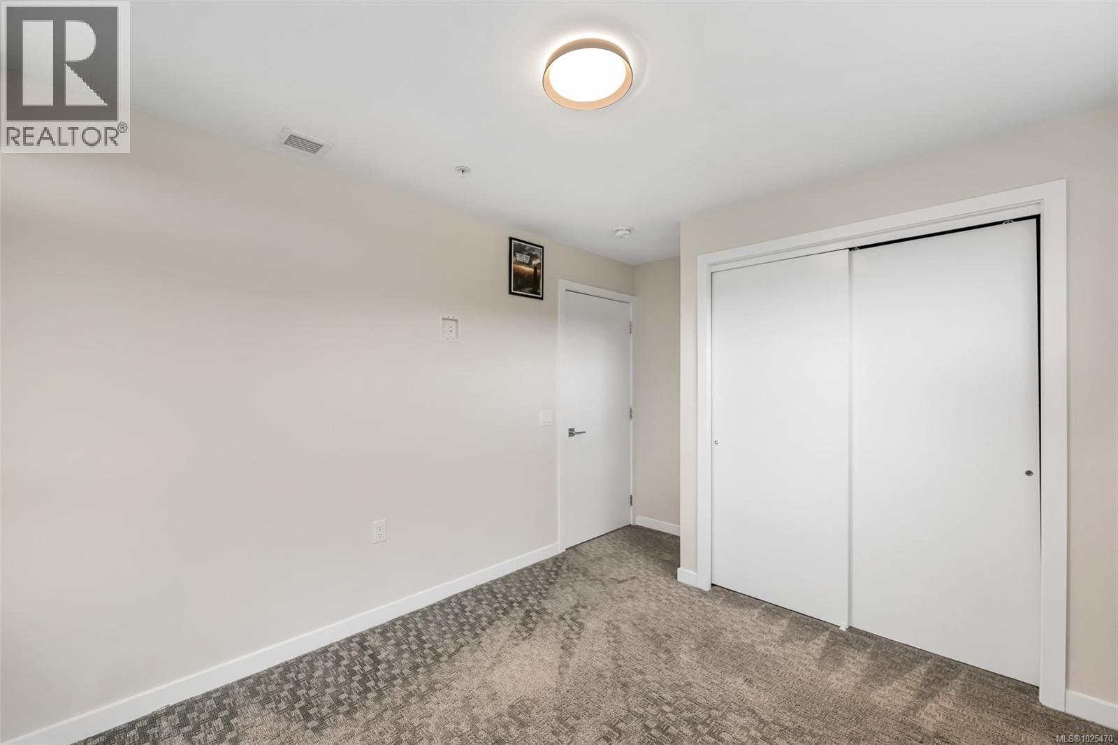 603 881 Short Street, Saanich