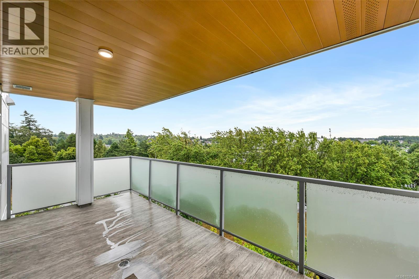 603 881 Short Street, Saanich