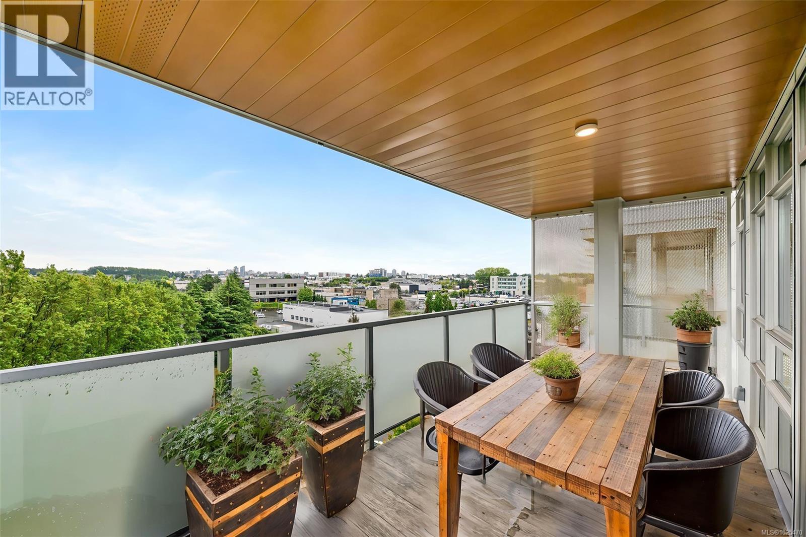 603 881 Short Street, Saanich