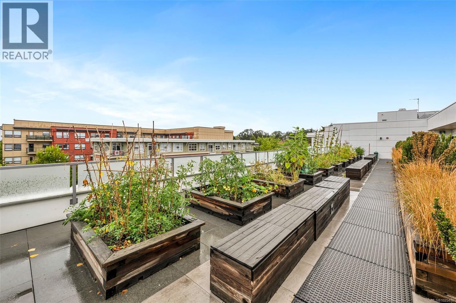 603 881 Short Street, Saanich