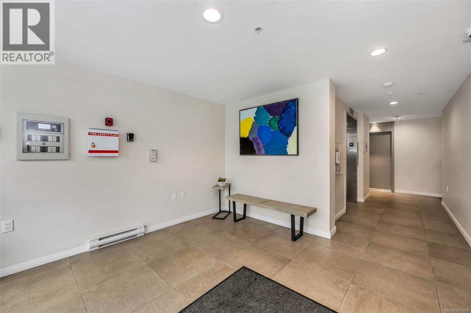 603 881 Short Street, Saanich