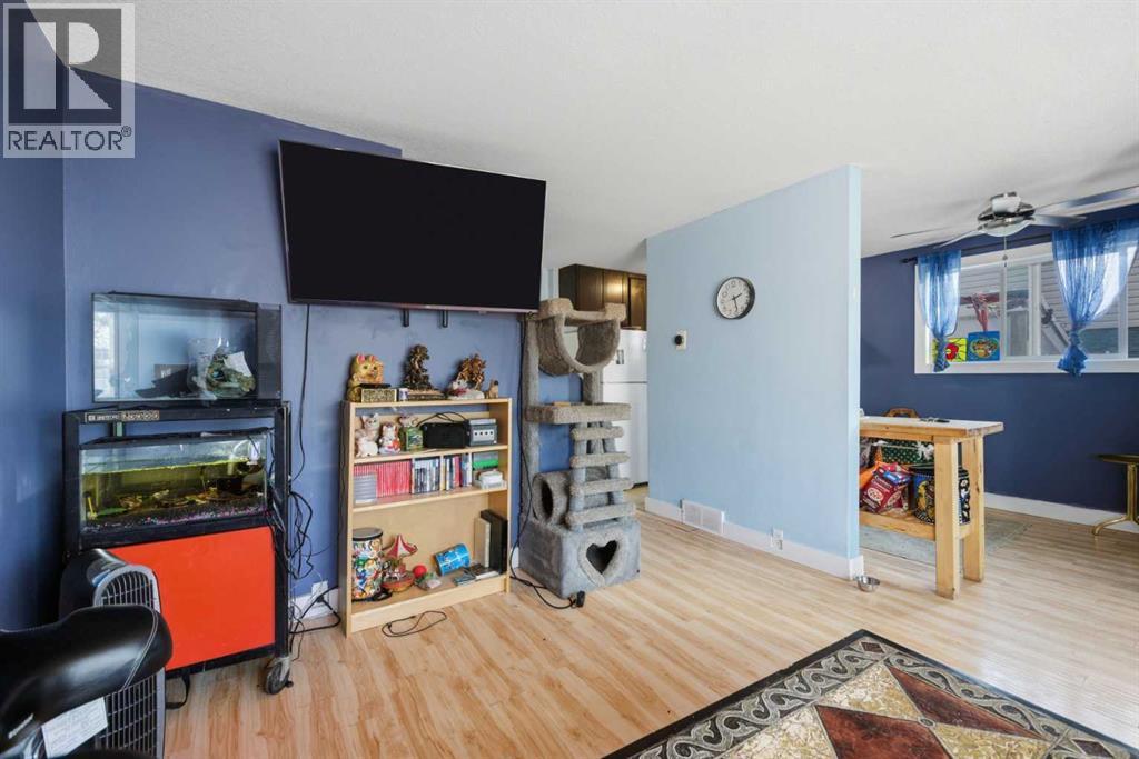 Single Family House for Sale in  Doverdale Mews SE Dover Calgary 