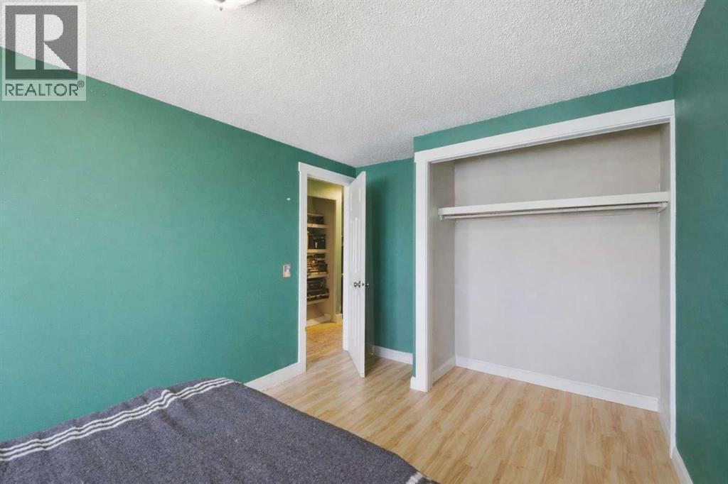 Single Family House for Sale in  Doverdale Mews SE Dover Calgary 