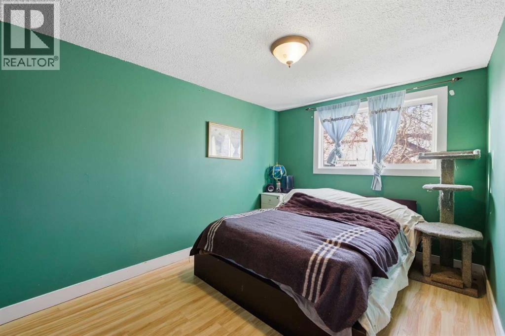 Single Family House for Sale in  Doverdale Mews SE Dover Calgary 