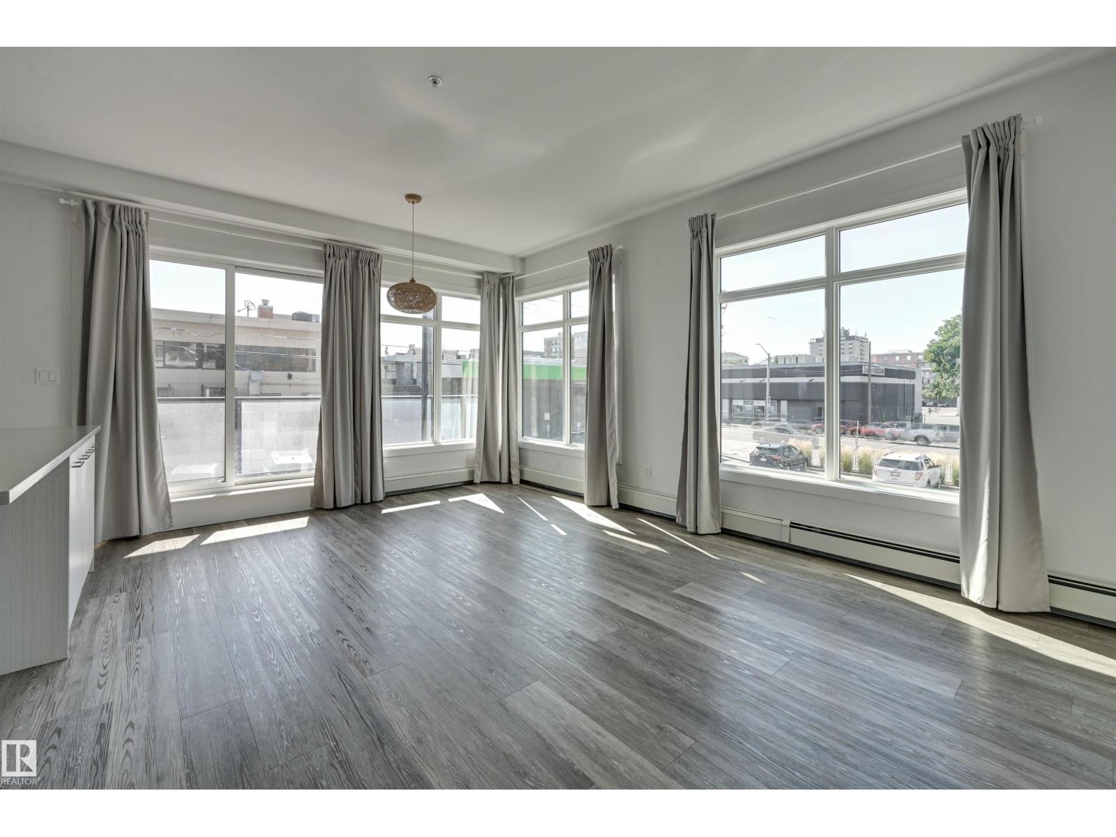 #206 10837 83 AV NW - 4