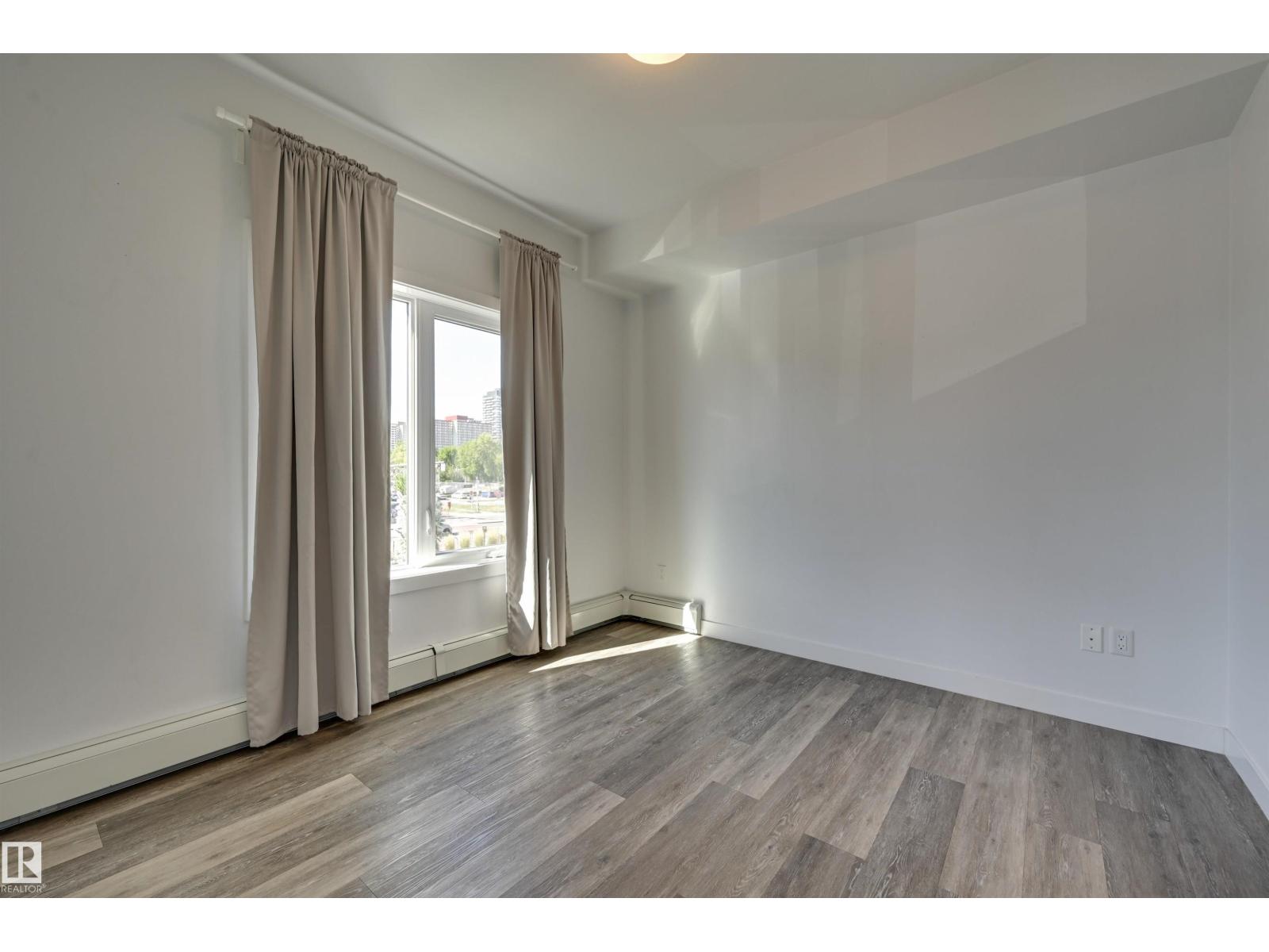 #206 10837 83 AV NW - 15