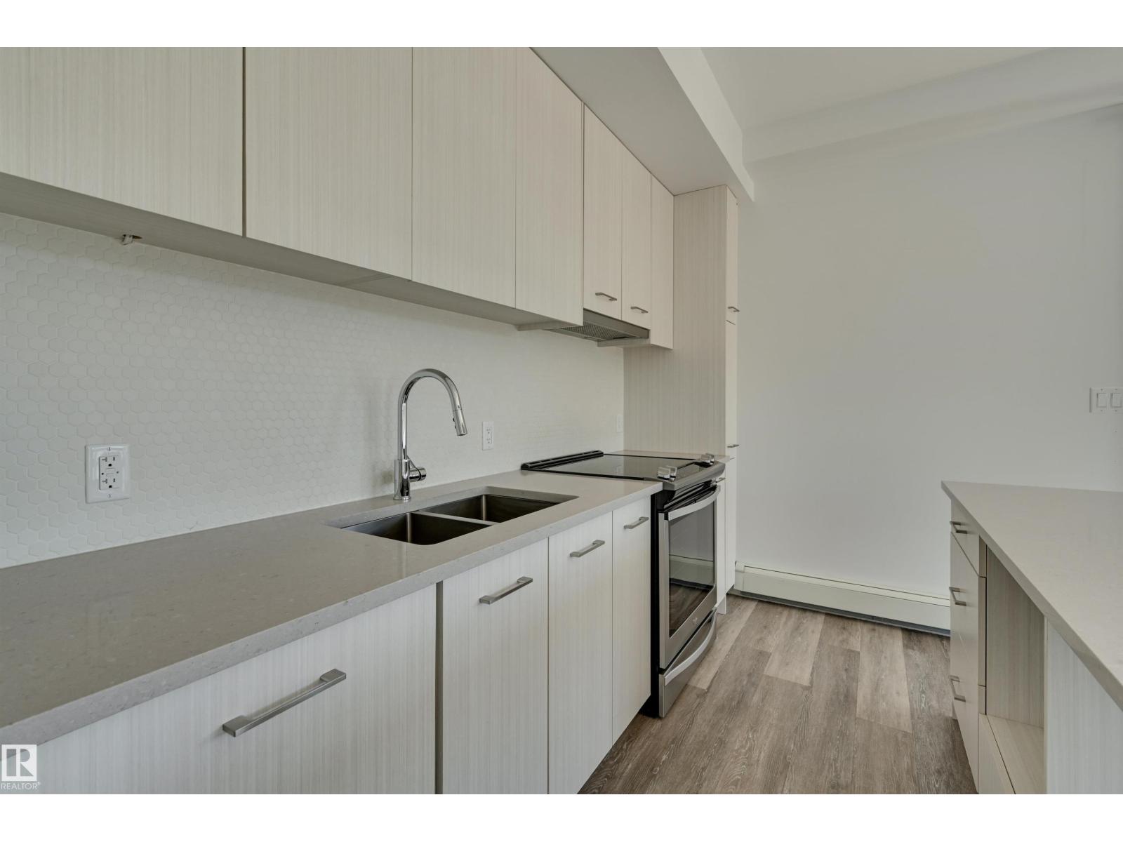 #206 10837 83 AV NW - 12