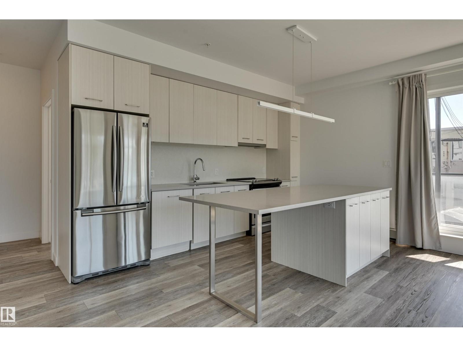 #206 10837 83 AV NW - 10