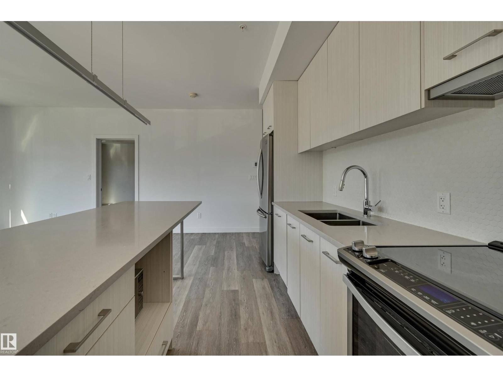 #206 10837 83 AV NW - 14