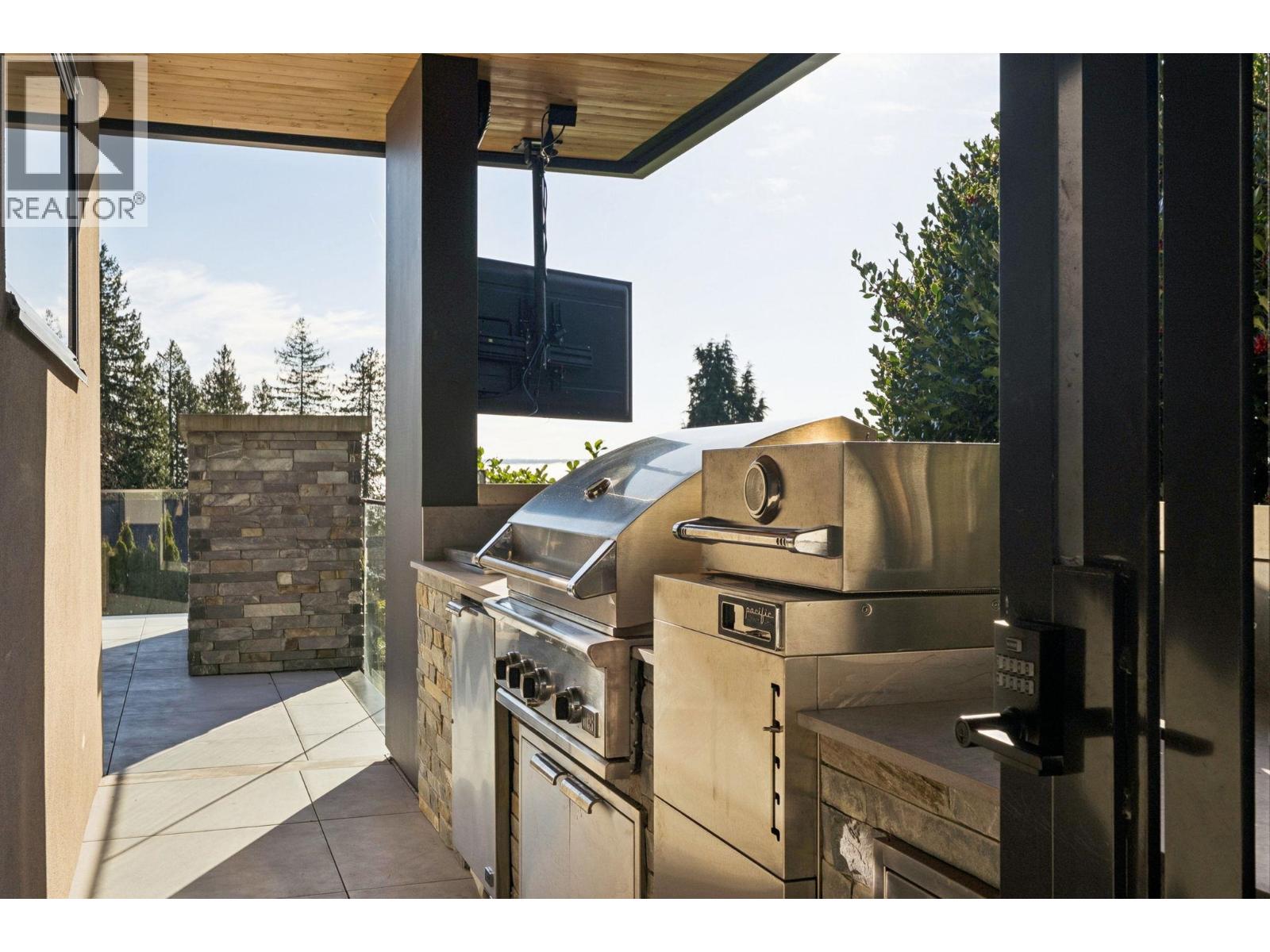 2678 MATHERS AVENUE, West Vancouver