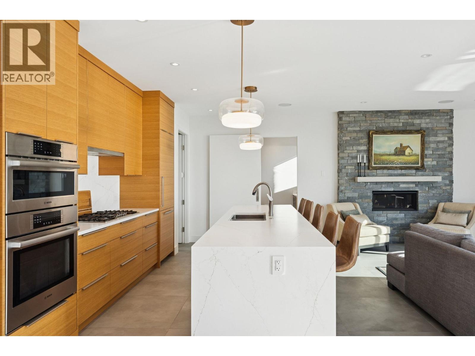 2678 MATHERS AVENUE, West Vancouver