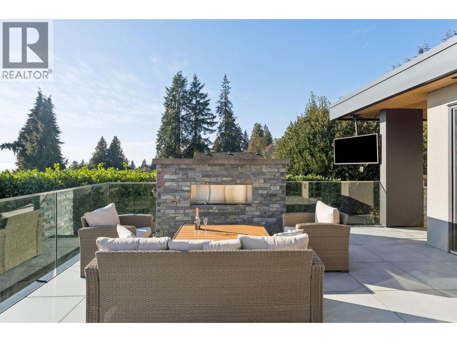 2678 MATHERS AVENUE, West Vancouver