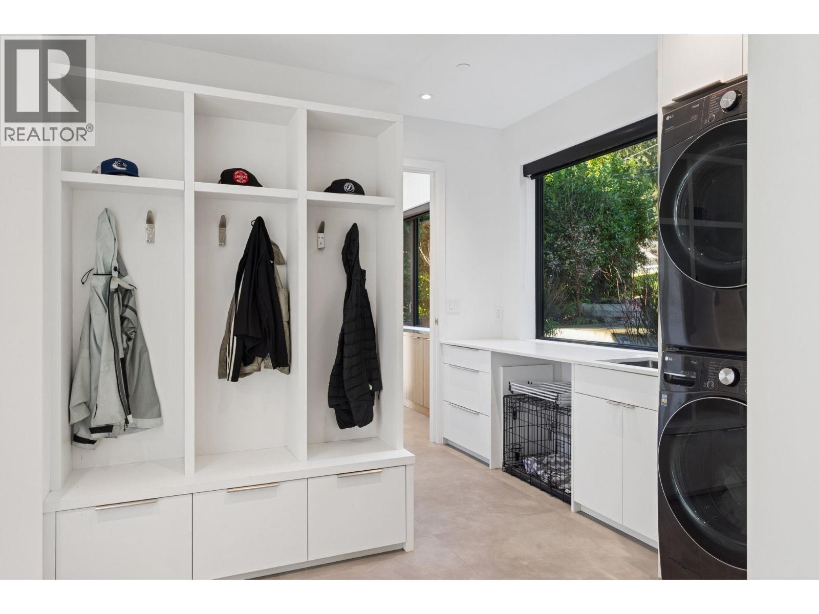 2678 MATHERS AVENUE, West Vancouver