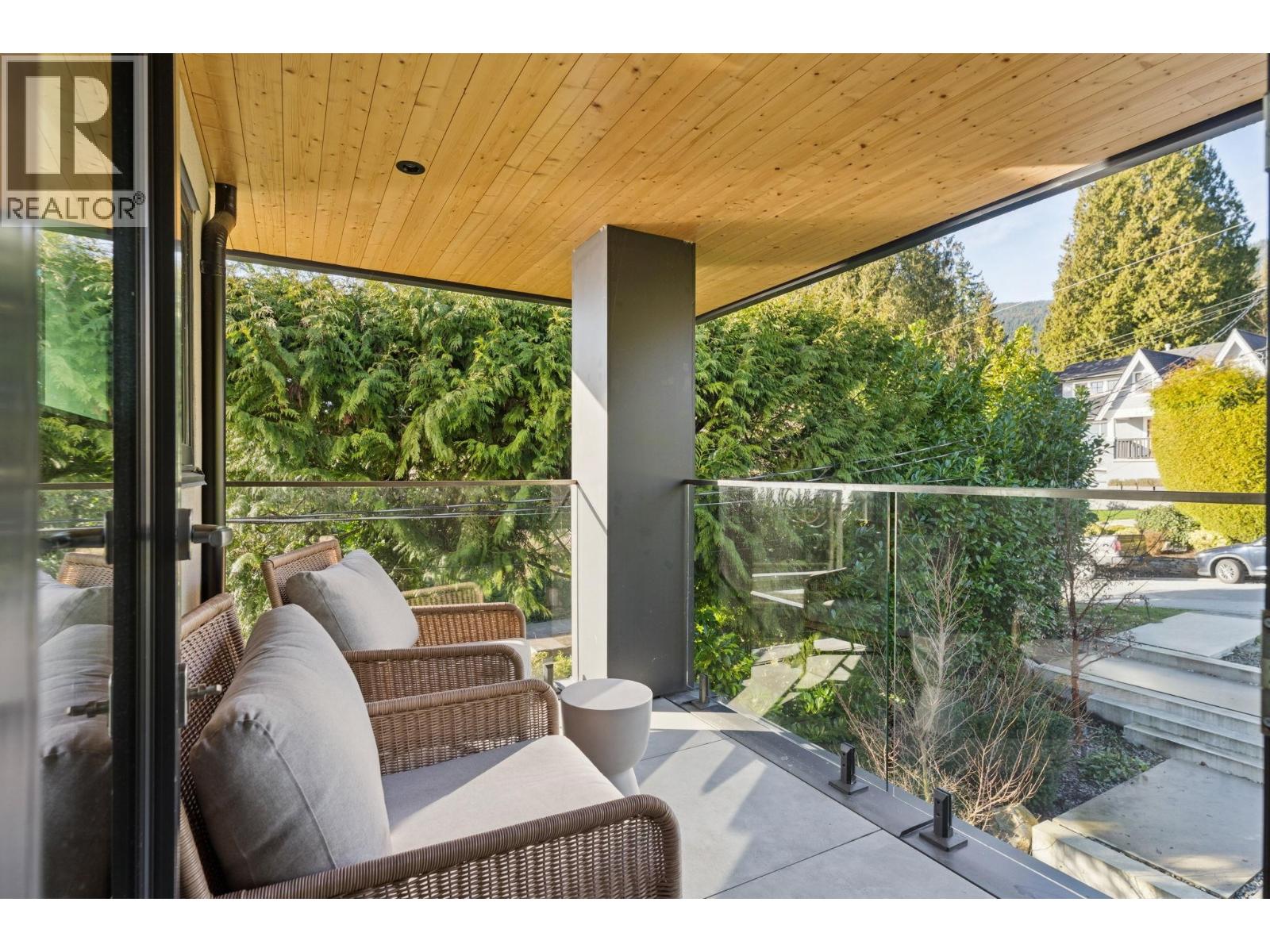 2678 MATHERS AVENUE, West Vancouver